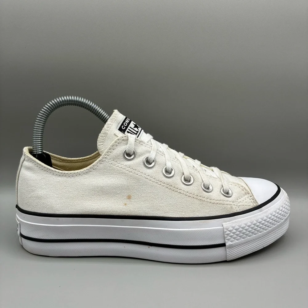 Converse Chuck Taylor All Star Lift Platform Women’s 7 White Sneakers 560251F